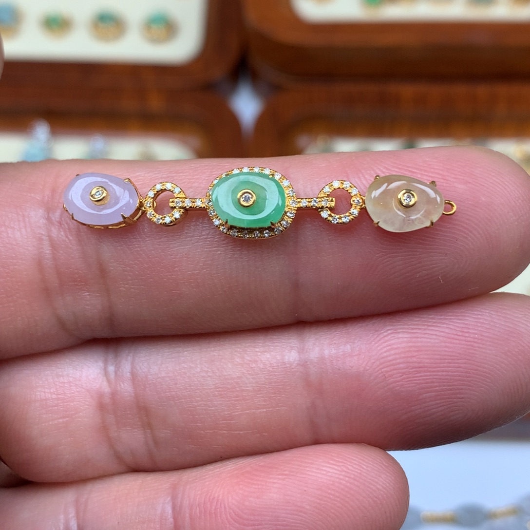 翡翠18K金镶嵌颈饰三连