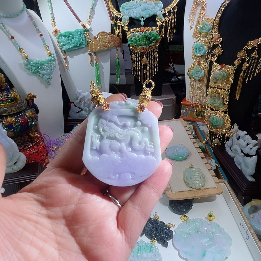 翡翠颈饰未镶嵌翡翠紫龙牌牌