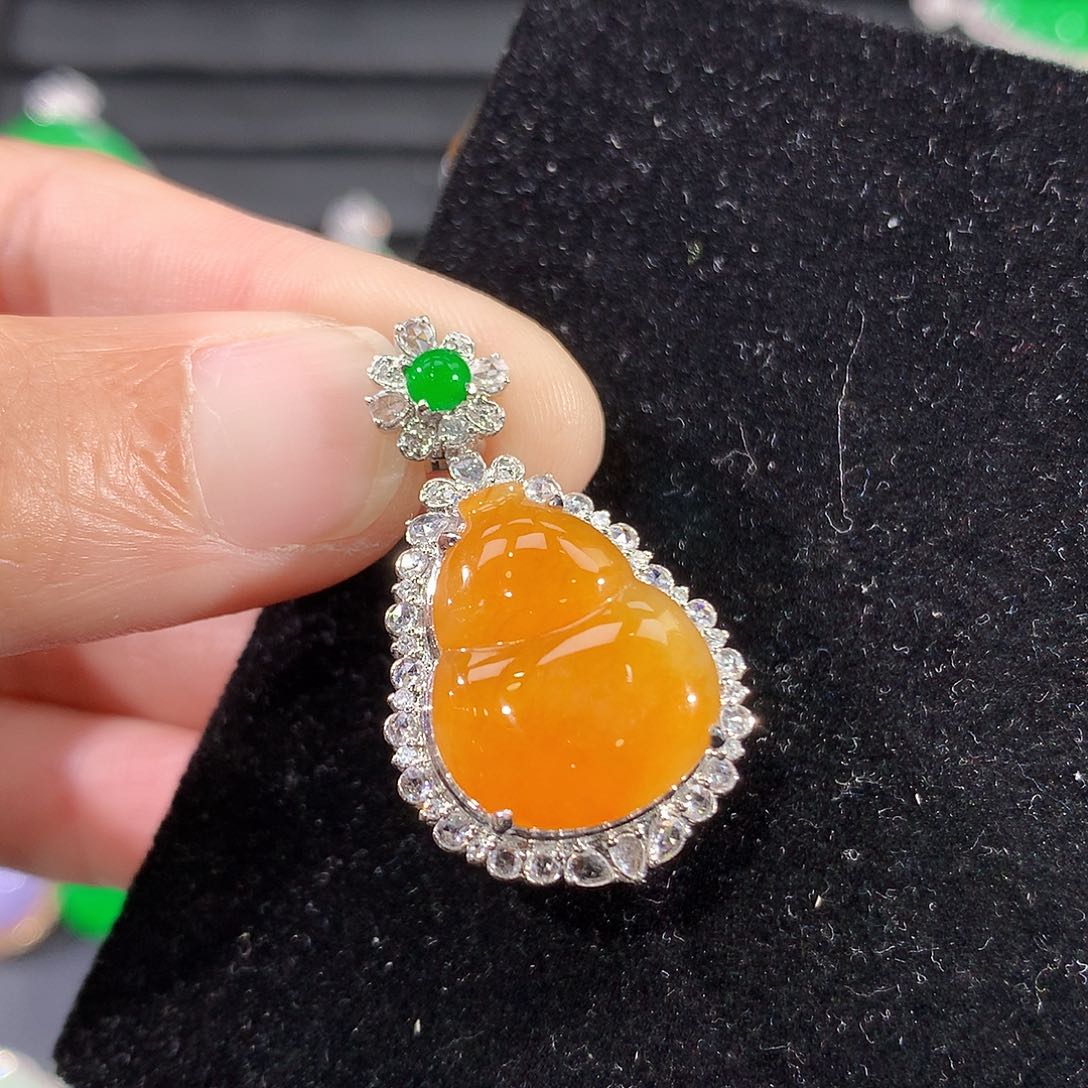 翡翠18K金镶嵌颈饰