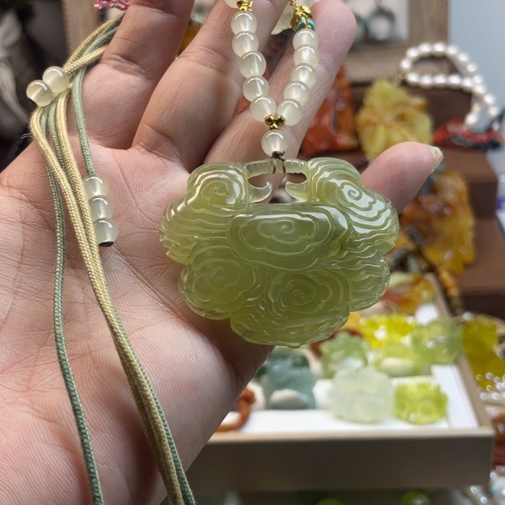 蛇纹石玉吊坠未镶嵌