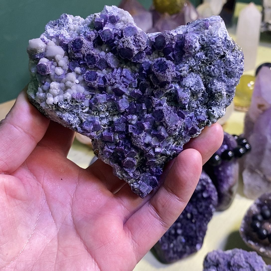 未镶嵌珠宝半成品水晶一****?