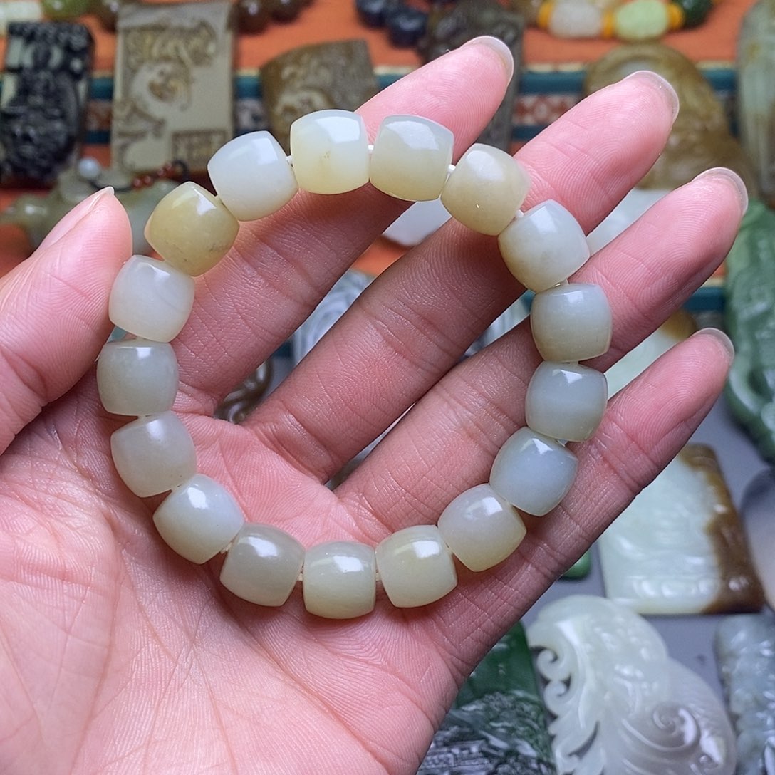 和田玉颈饰未镶嵌