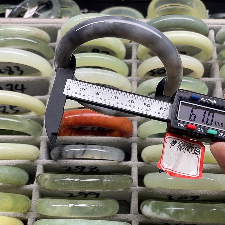 蛇纹石玉未镶嵌手镯284