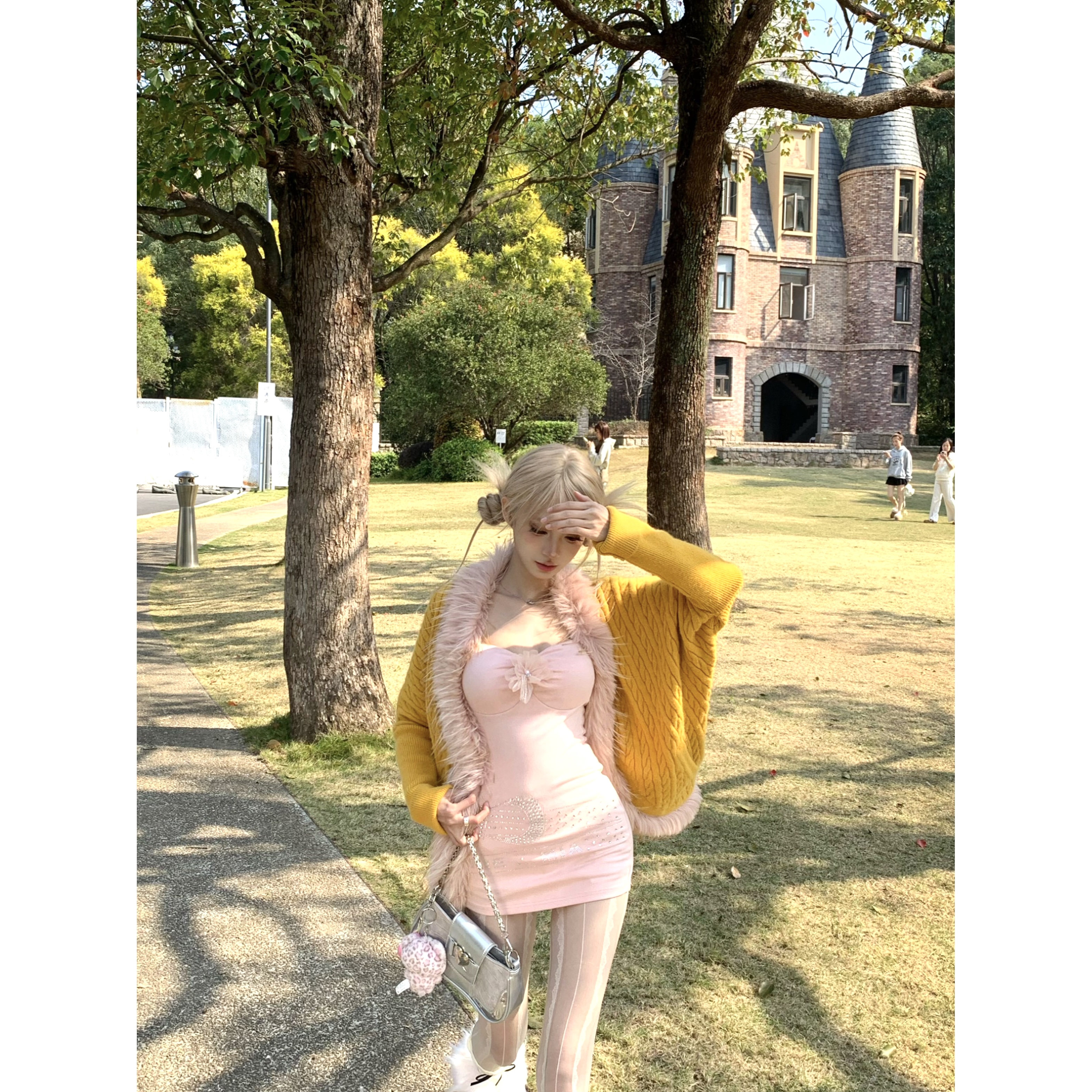 MinieMia【悉尼剧院】秋冬纯欲氛围设计感毛毛开衫烫钻吊带裙套装