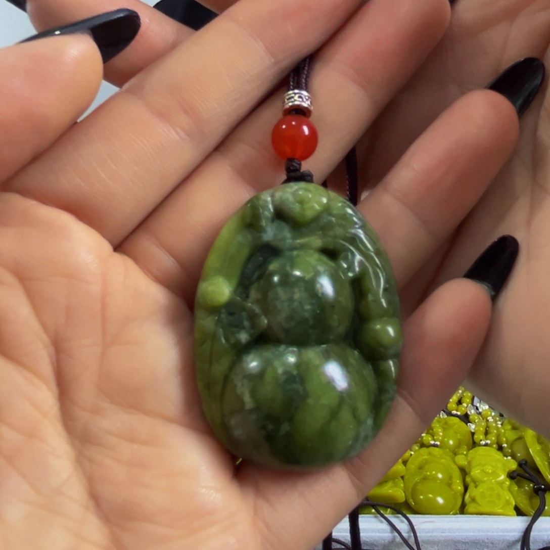 蛇纹石玉未镶嵌颈饰