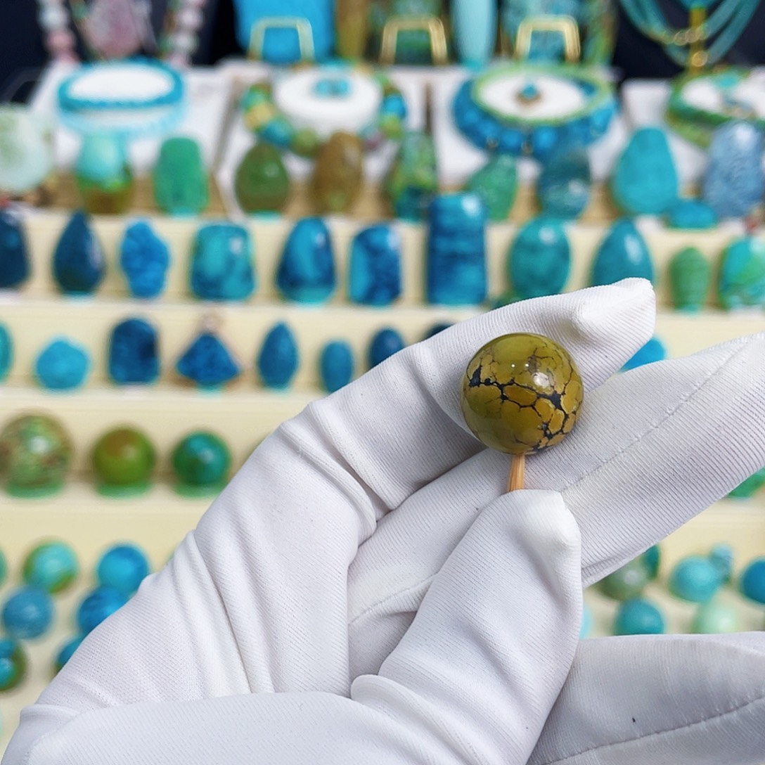 绿松石未镶嵌颈饰