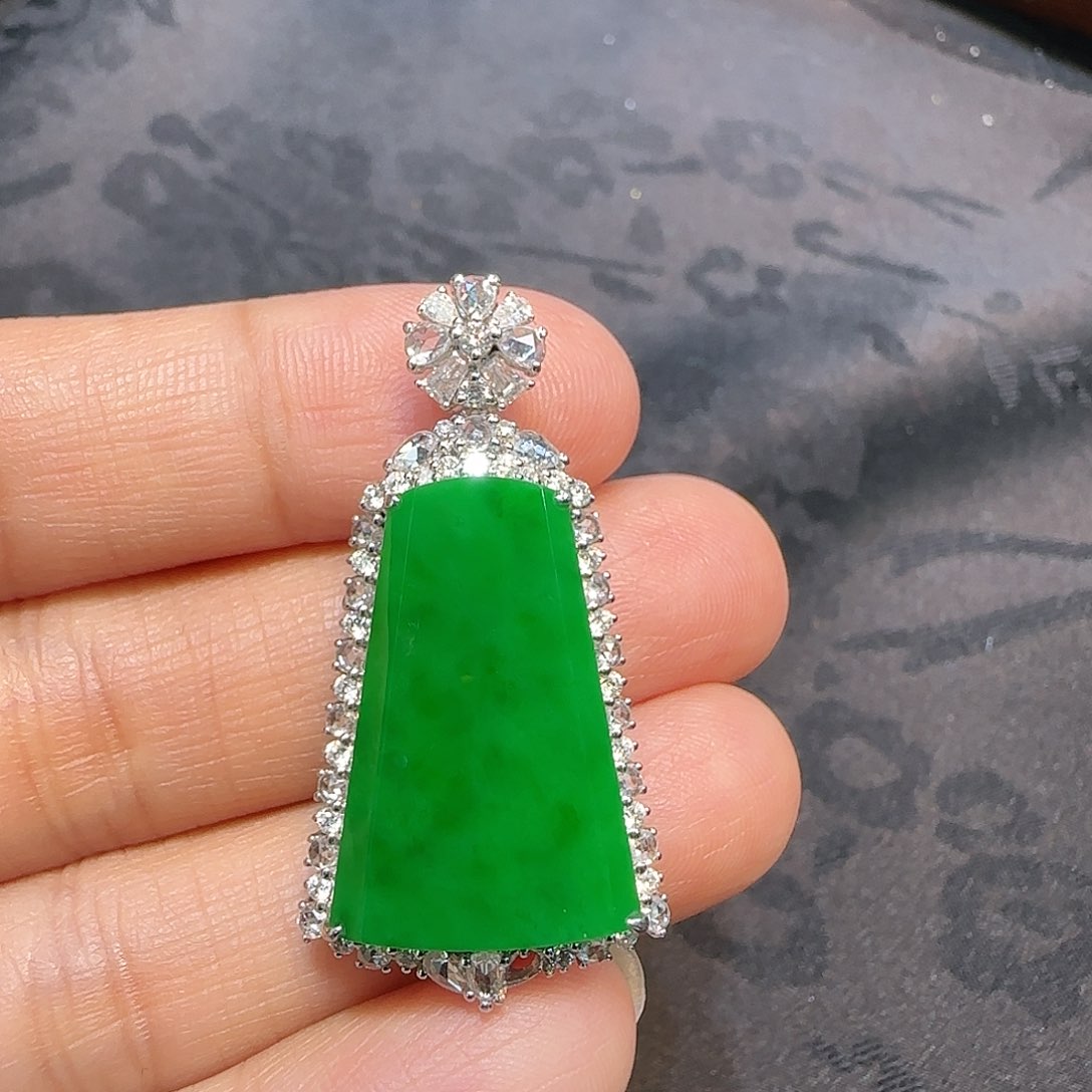 翡翠吊坠(不含链)18K金镶嵌