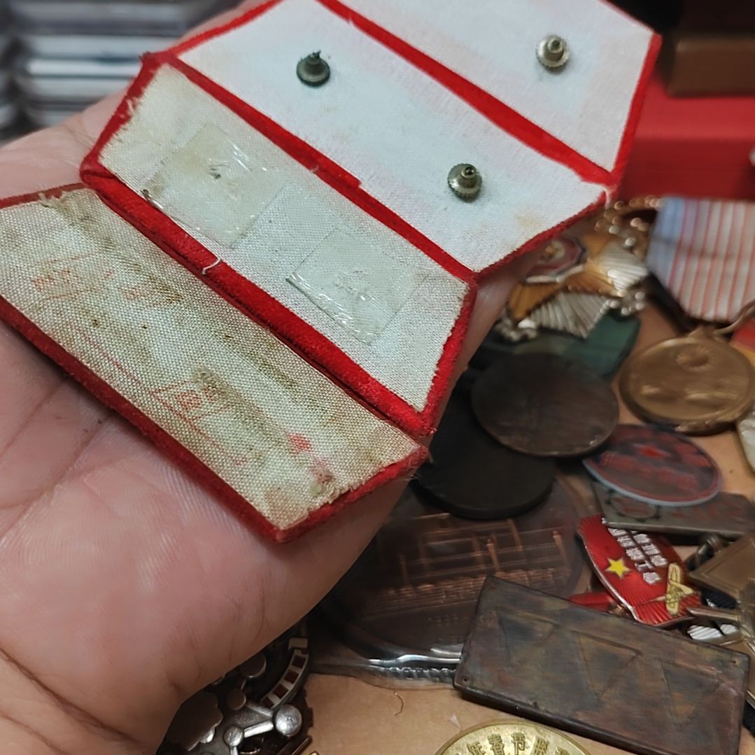 中国现代的纪念章一个
