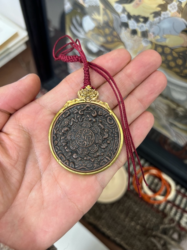 西藏利玛铜质九宫牌外圈手工包镶黄铜随身包挂车挂