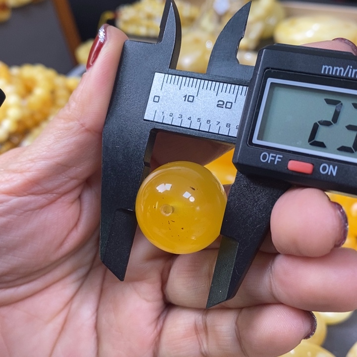 琥珀颈饰未镶嵌圆珠