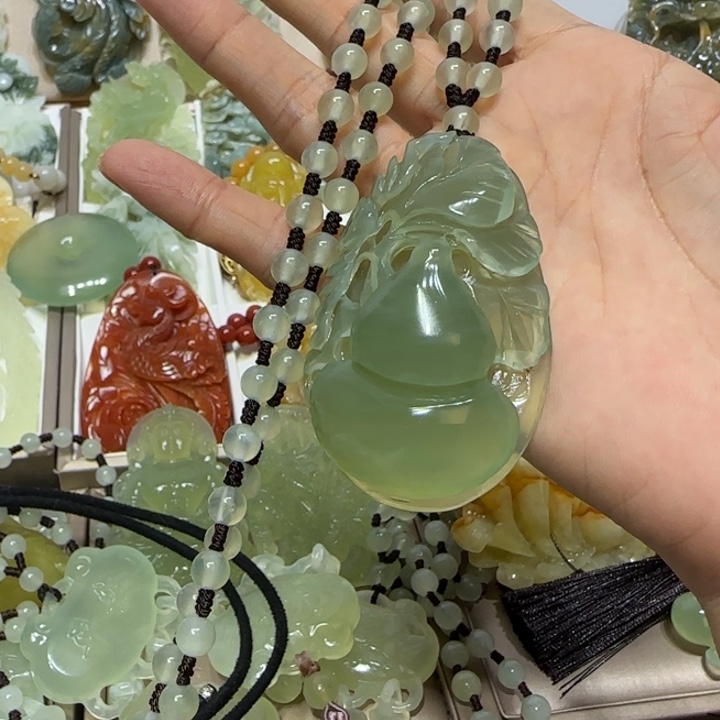 蛇纹石玉吊坠未镶嵌