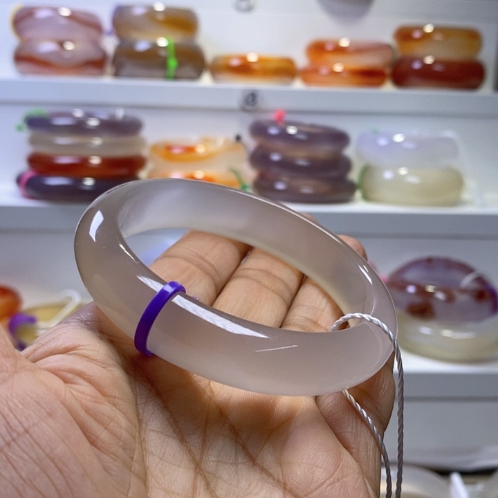 玛瑙/玉髓手镯未镶嵌