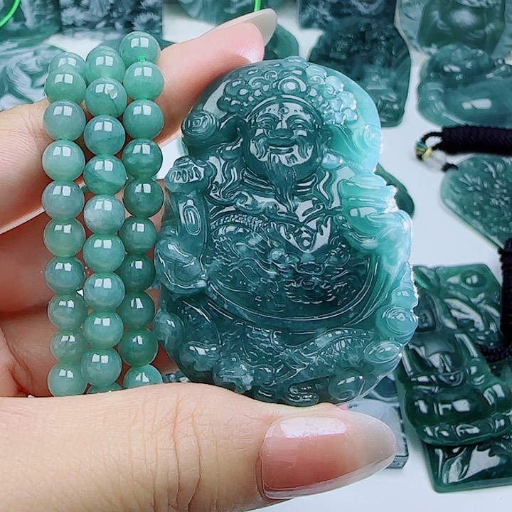 翡翠未镶嵌颈饰多样性发货天然的A货翡翠