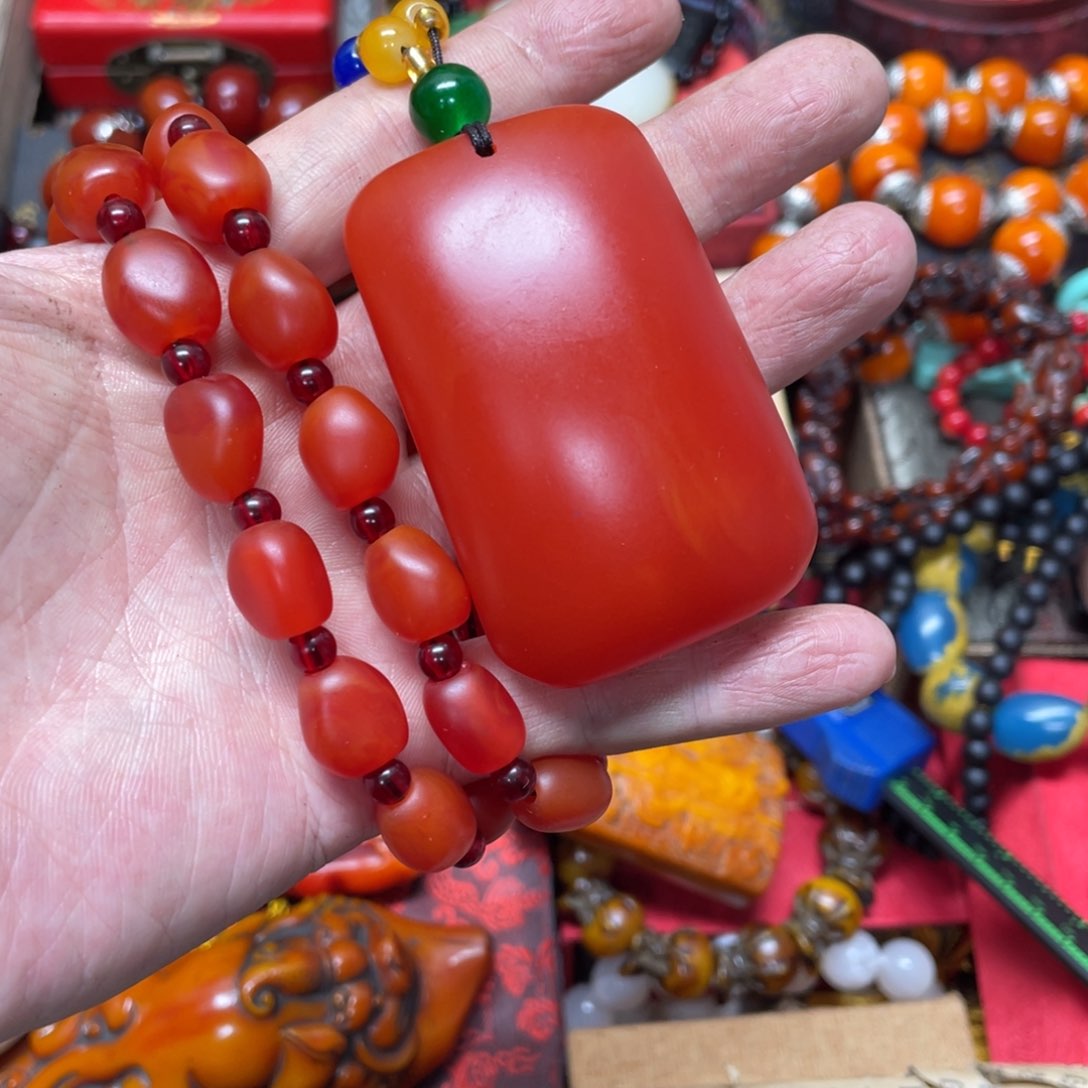 琥珀裸石未镶嵌好物推荐如图所示