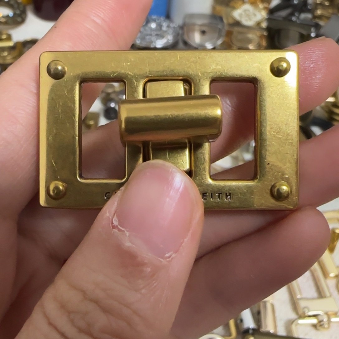 小CK扭锁15元2个.