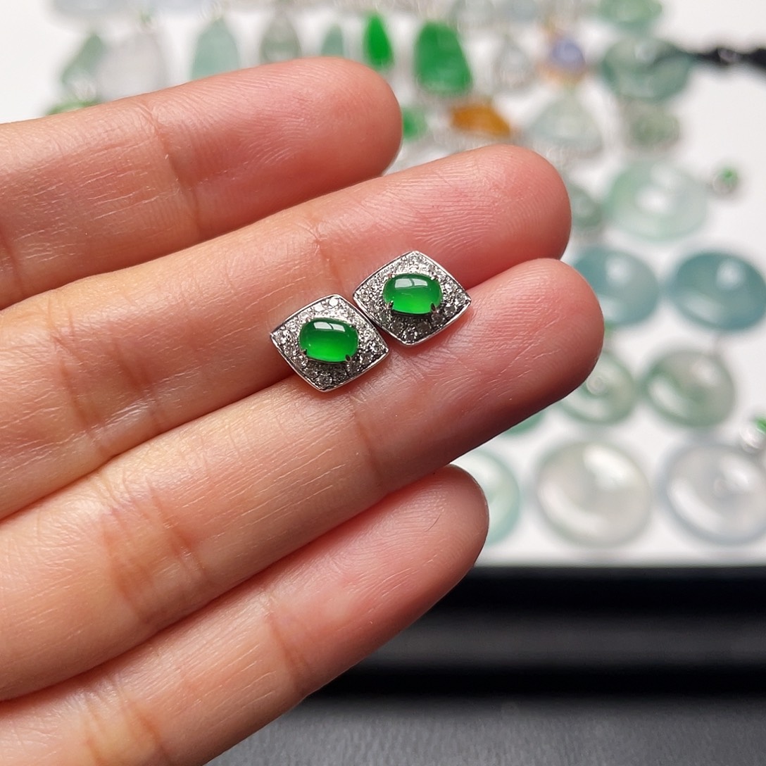 翡翠18K金镶嵌耳饰耳钉