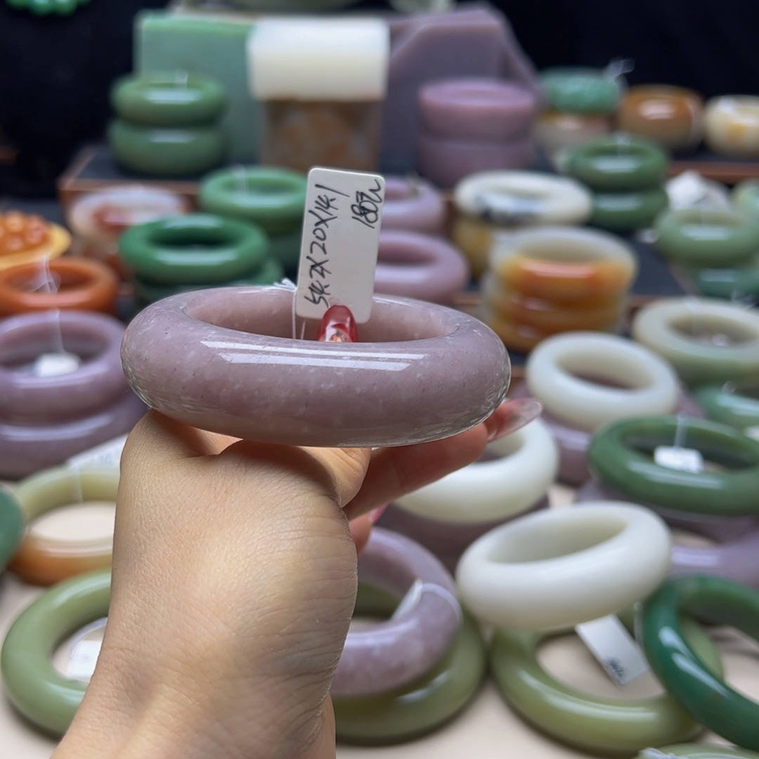 用***9石英岩玉未镶嵌手镯