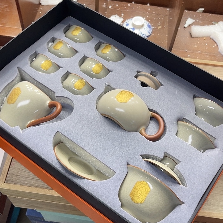 孤品茶具套装等。        