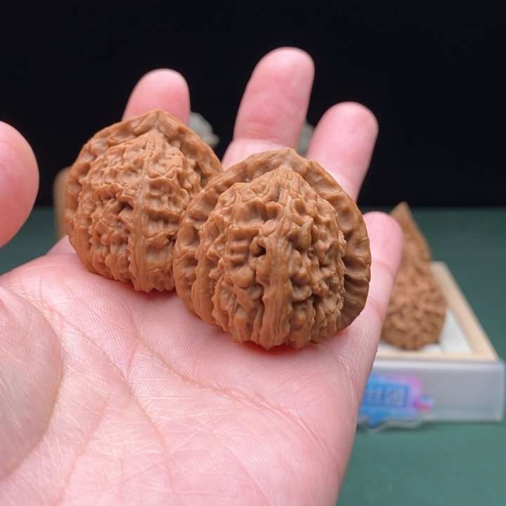 文玩核桃把件心*三角白