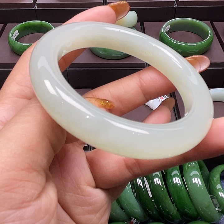 和田玉未镶嵌手镯