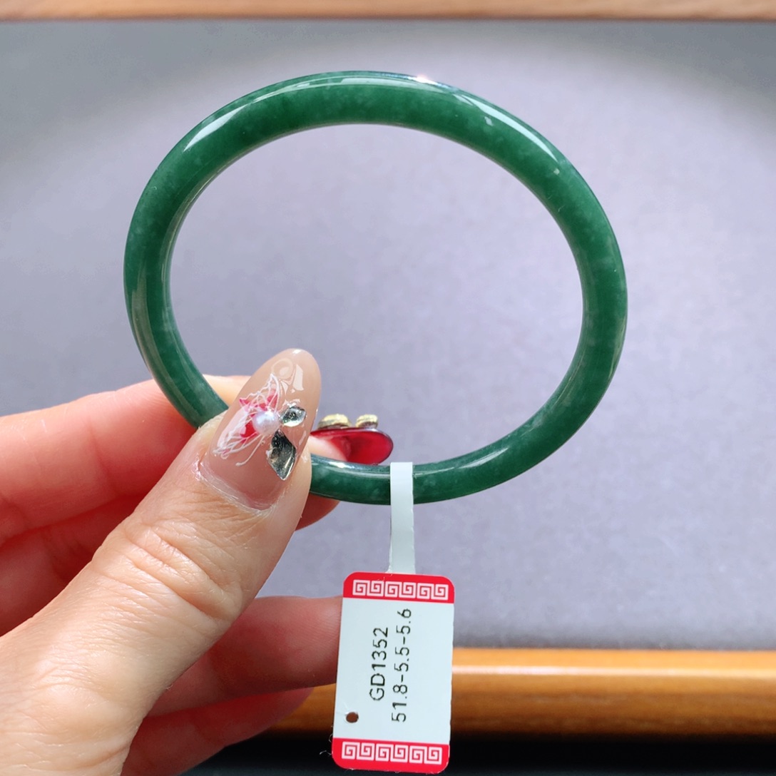 翡翠手镯未镶嵌天然翡翠手镯叮当镯