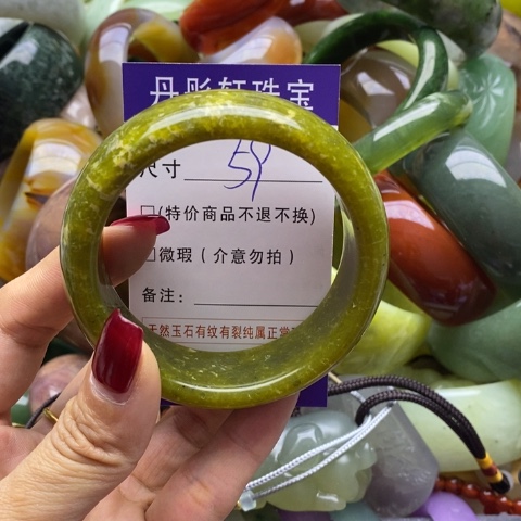 蛇纹石玉手镯未镶嵌