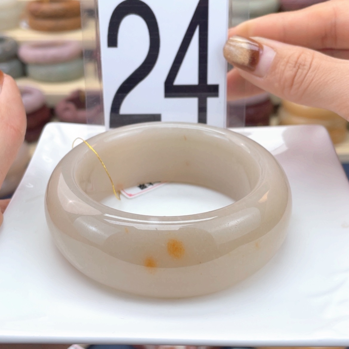 【闪购商品】石英质玉手镯未镶嵌