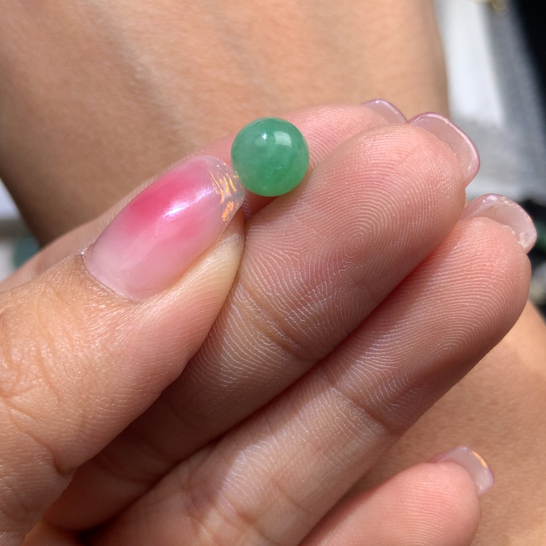 翡翠散珠卡7.4mm甜绿圆珠