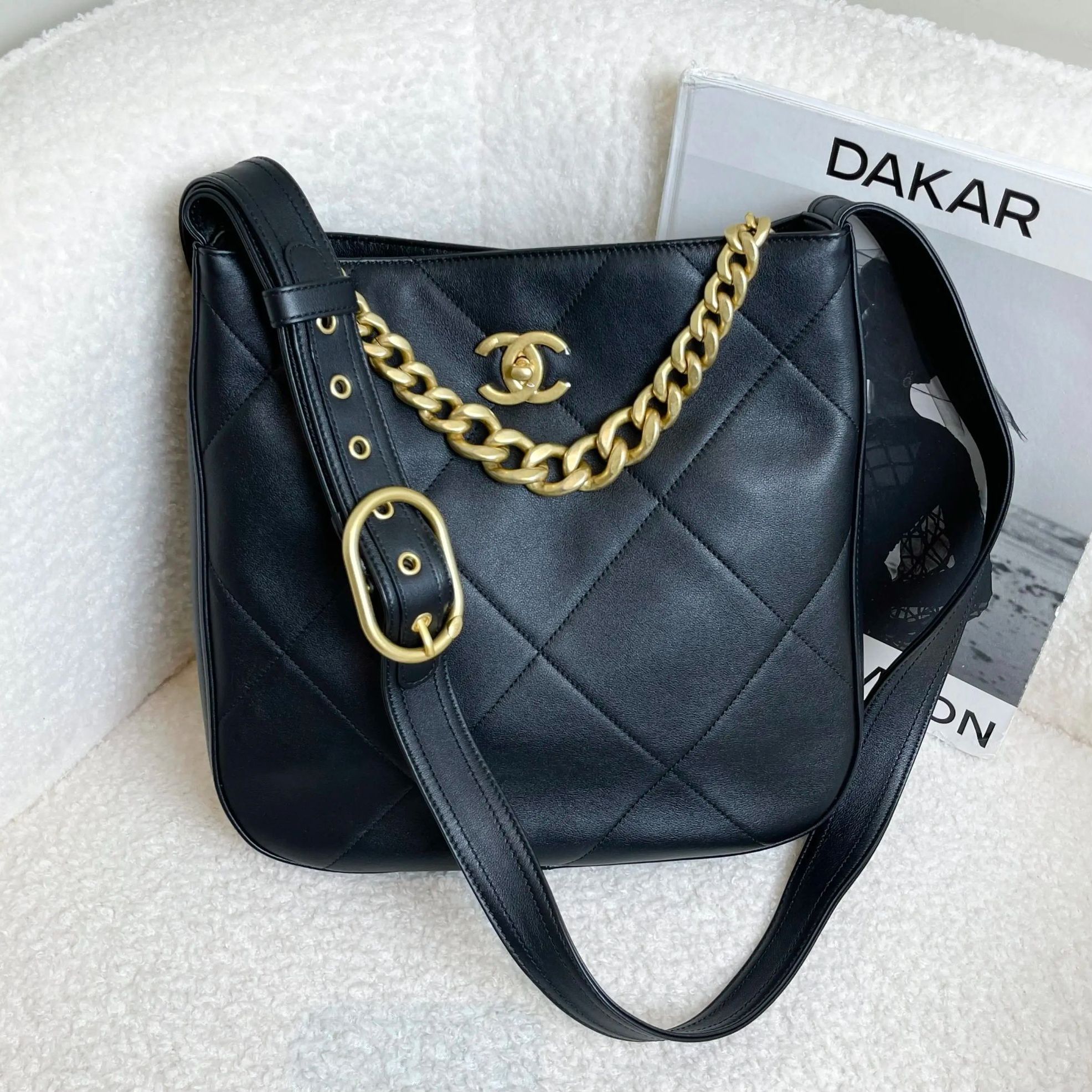 99新 Chanel/香奈儿 黑金牛宽肩带Hobo/67392547/12期/代卖服务