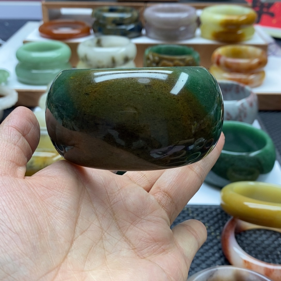 石英质玉手镯未镶嵌飘*