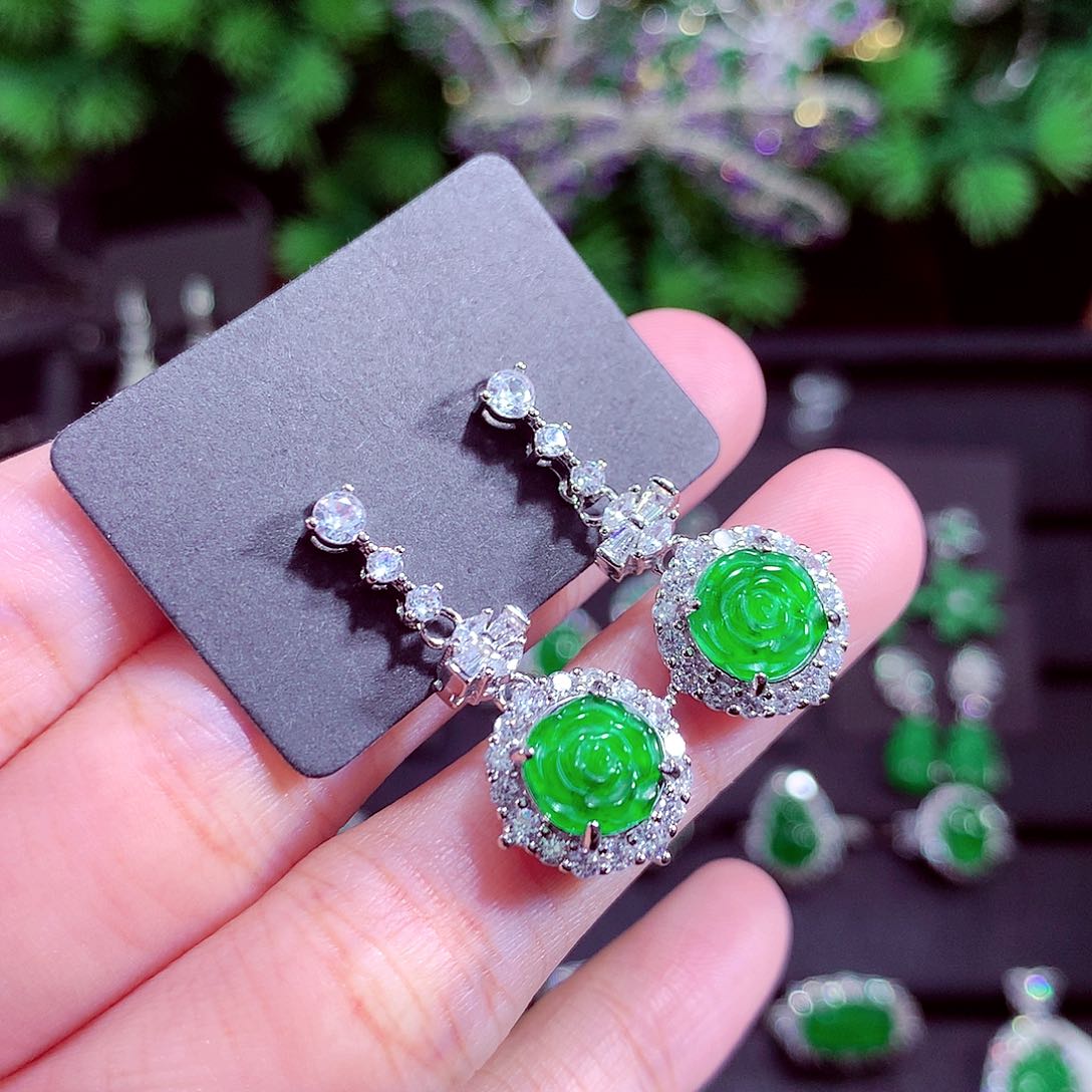 颈饰未镶嵌翡翠天然