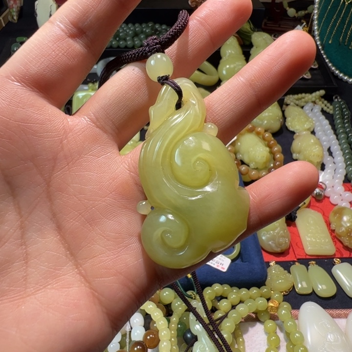 和田玉（黄玉）颈饰未镶嵌