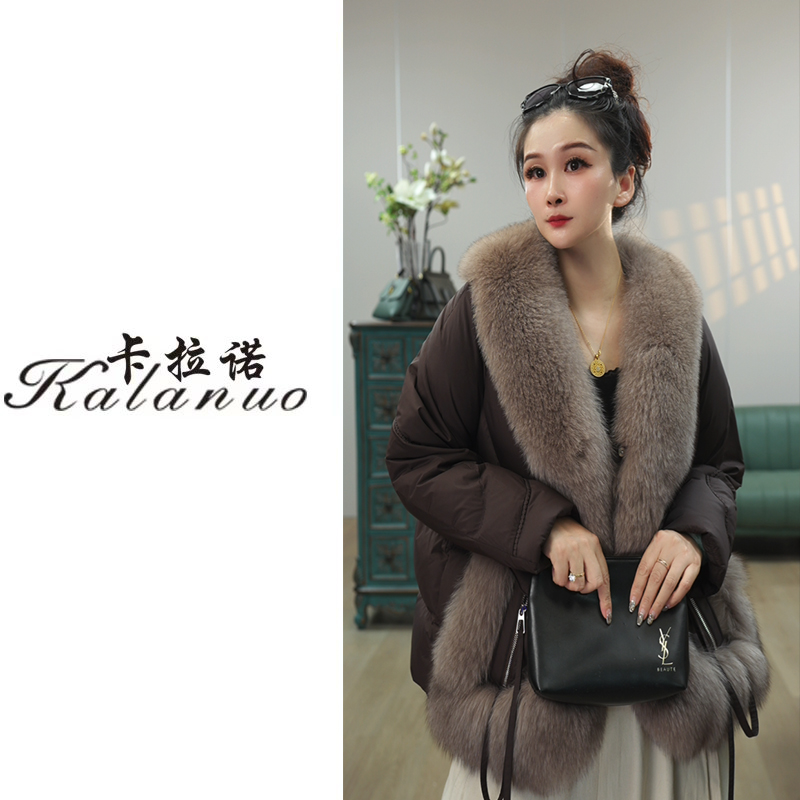 【卡拉诺】2025新款气质狐狸毛大翻领百搭短款鹅绒服1608