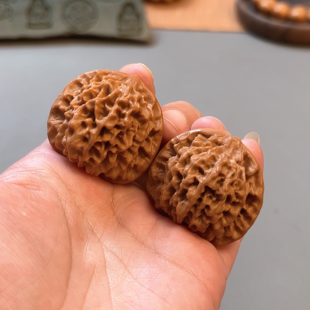 桃核把件39×36尺精修打底秦闷XM1046