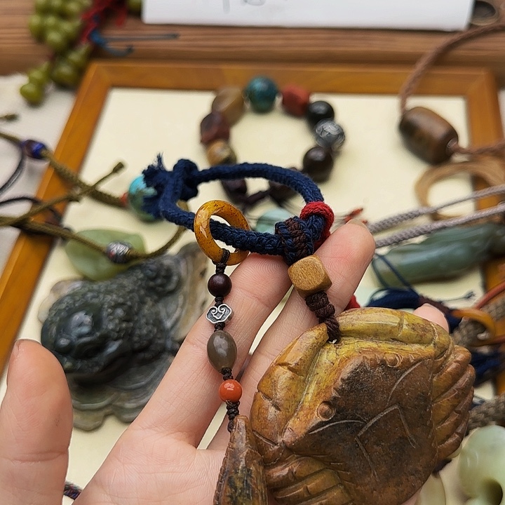 未镶嵌岫岩河磨玉（透闪石质玉）手链?****?