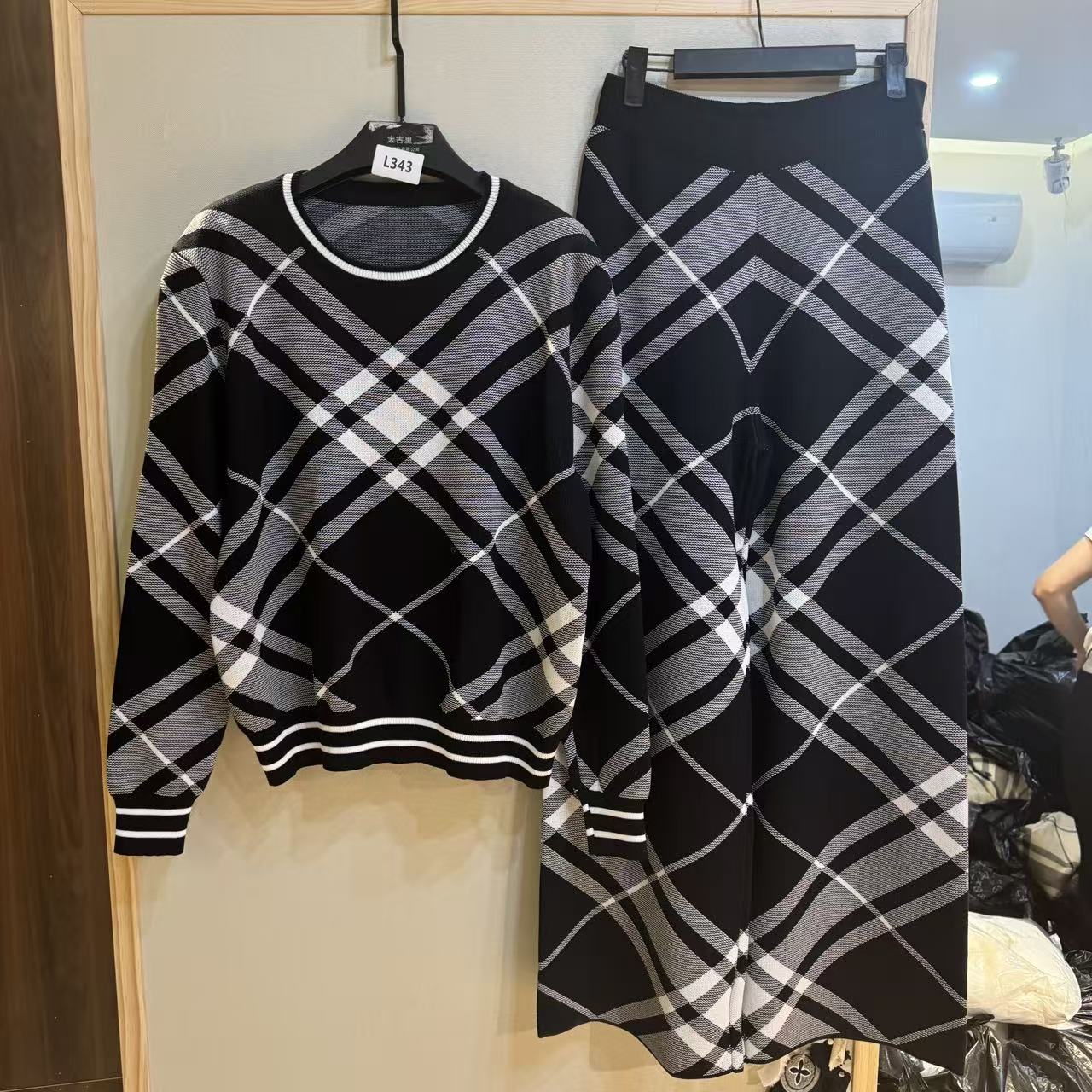 YDD•「L-343」秋冬气质设计感单款女士简约百搭休闲时尚衣服