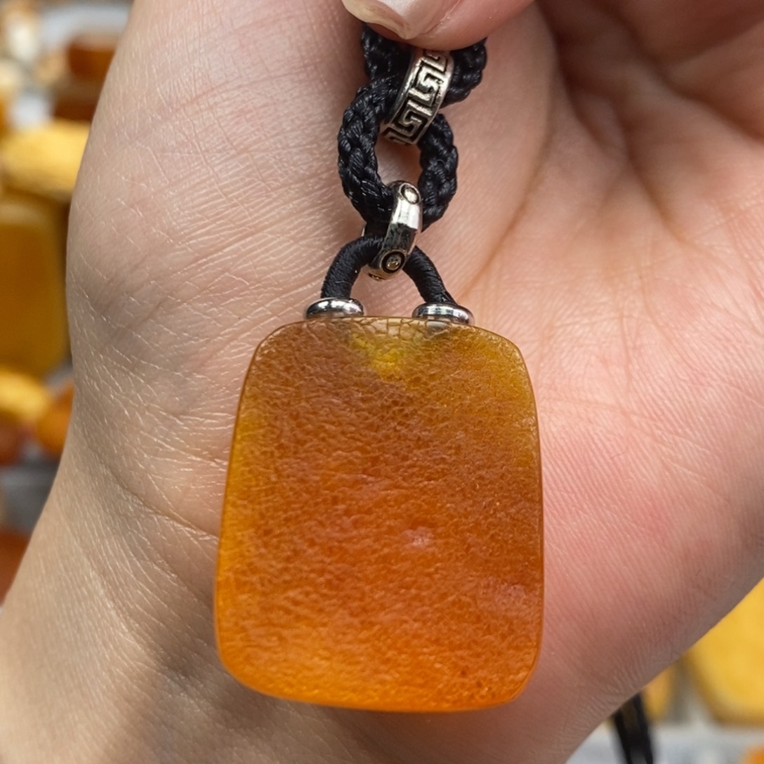 琥珀吊坠(赠链)未镶嵌