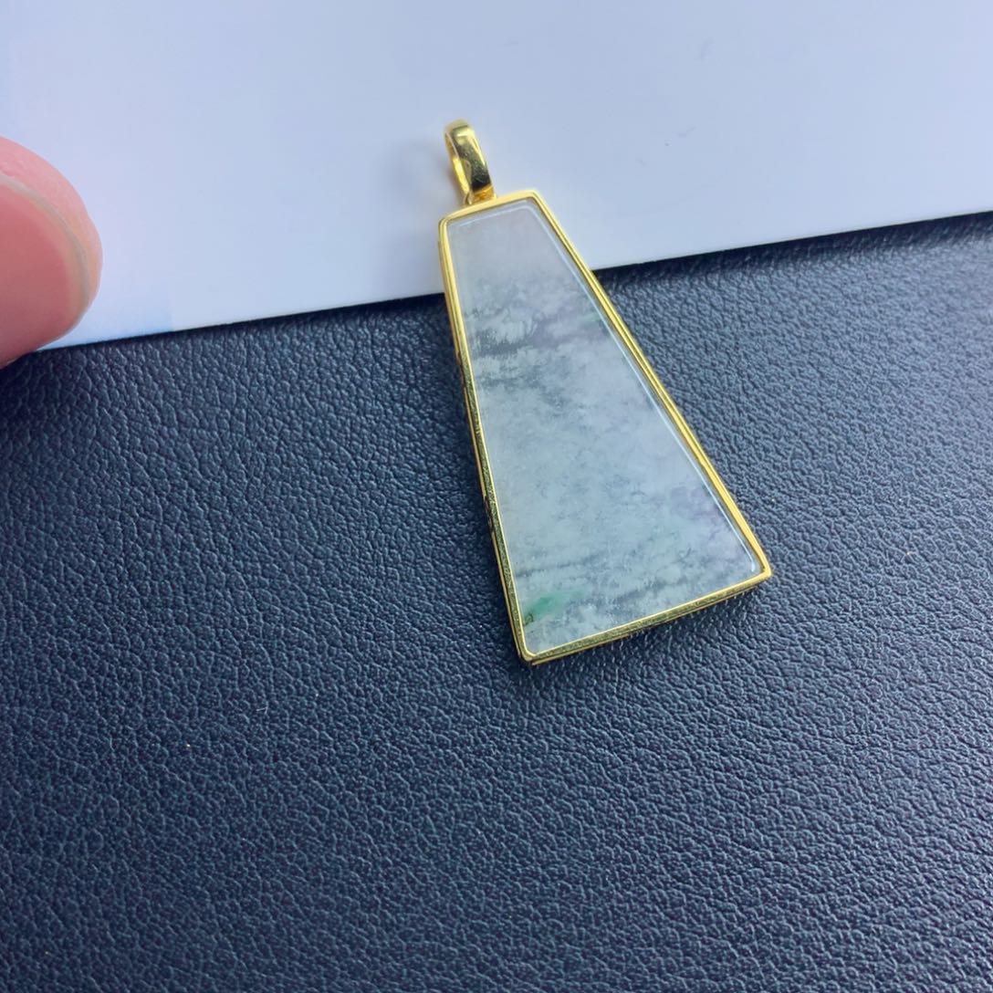 翡翠颈饰未镶嵌无事牌