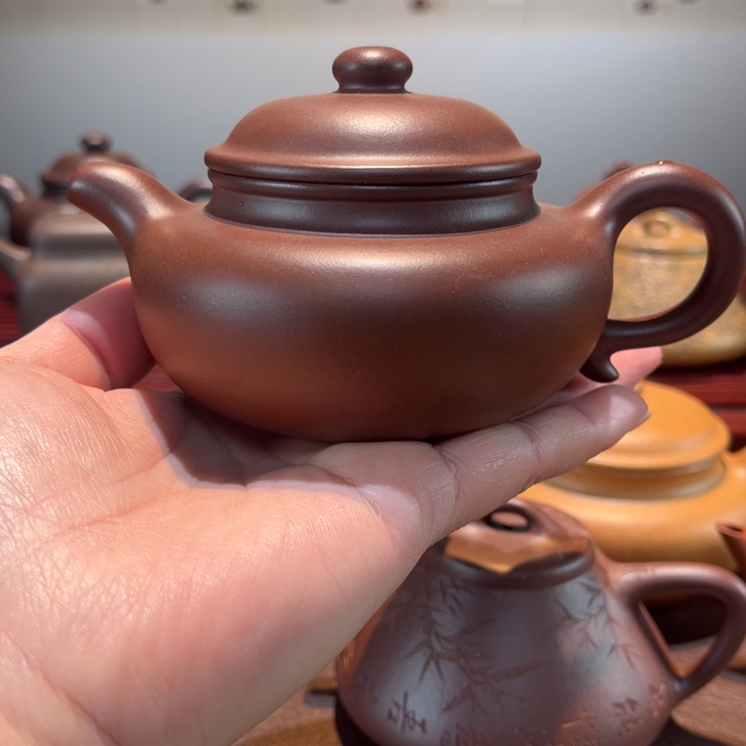 紫砂茶壶一**在宜兴紫砂壶