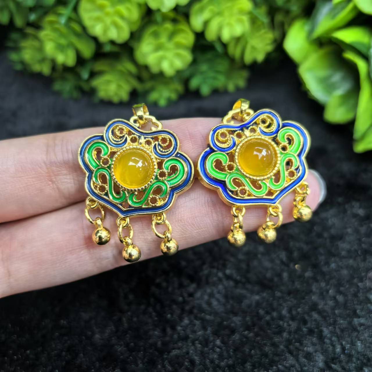 ST1779一品正黄皇极天玉玛瑙黄如意锁吊坠-配皮绳-多样性只发一件