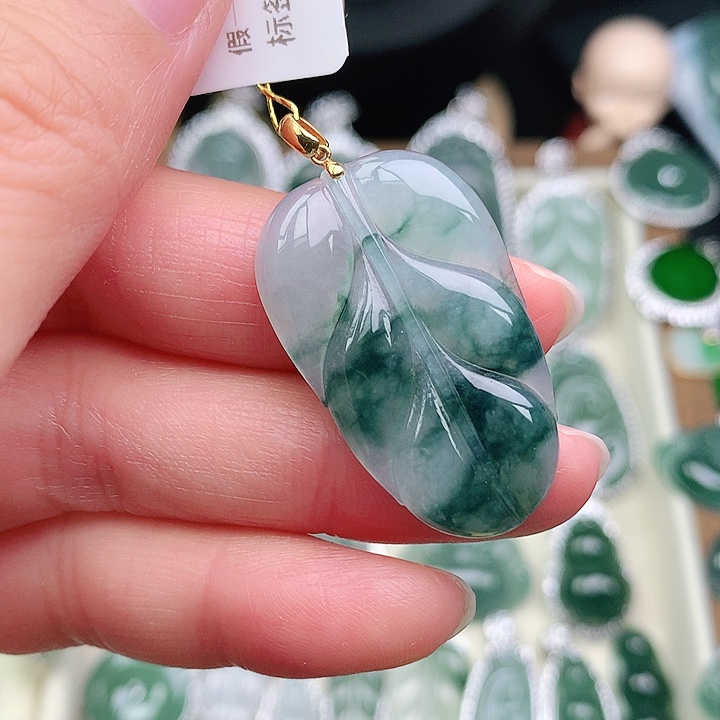 颈饰18K金镶嵌翡翠吊坠