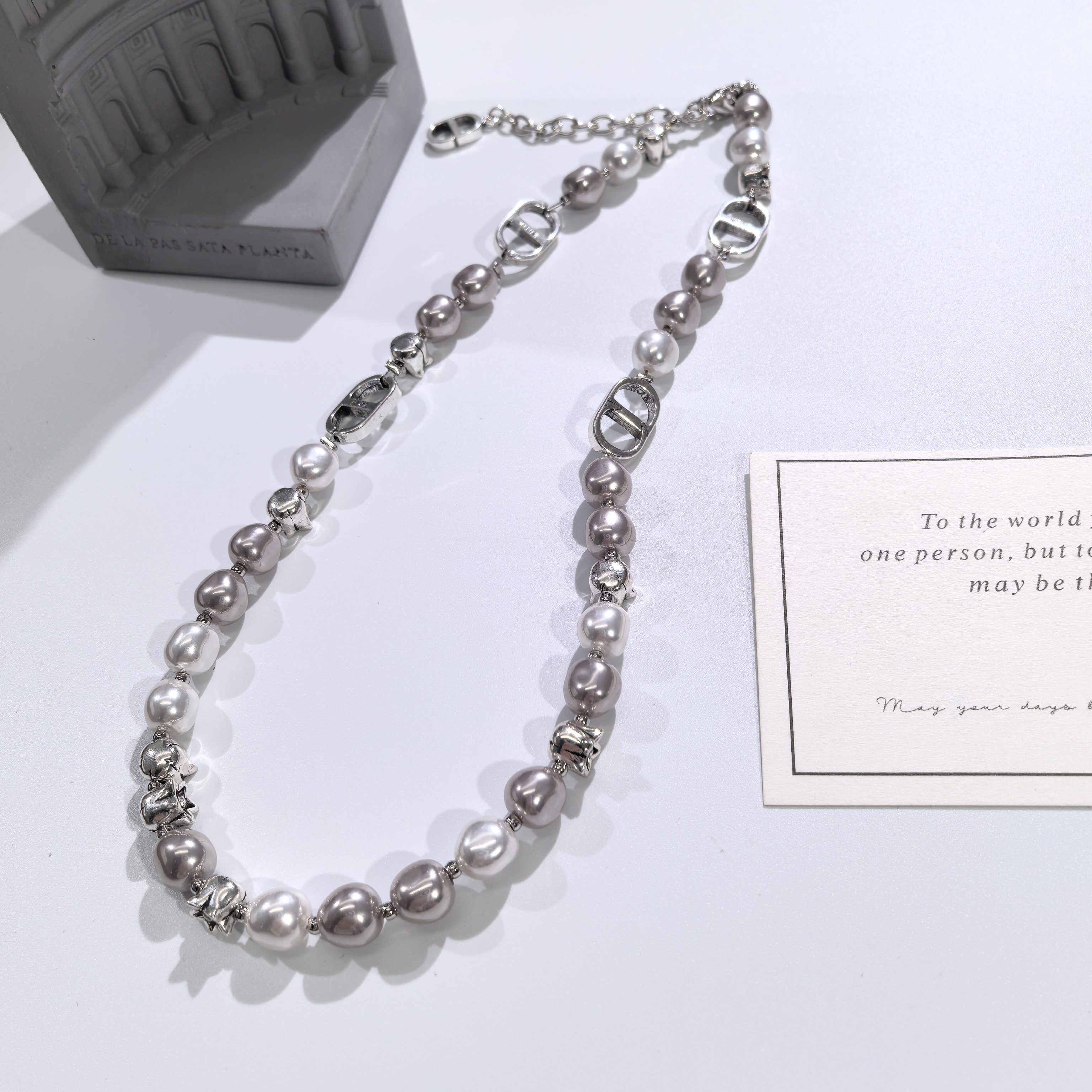 铜合金仿珍珠项链 05127小众设计不规则渐变色珠珠猪鼻子锁骨链