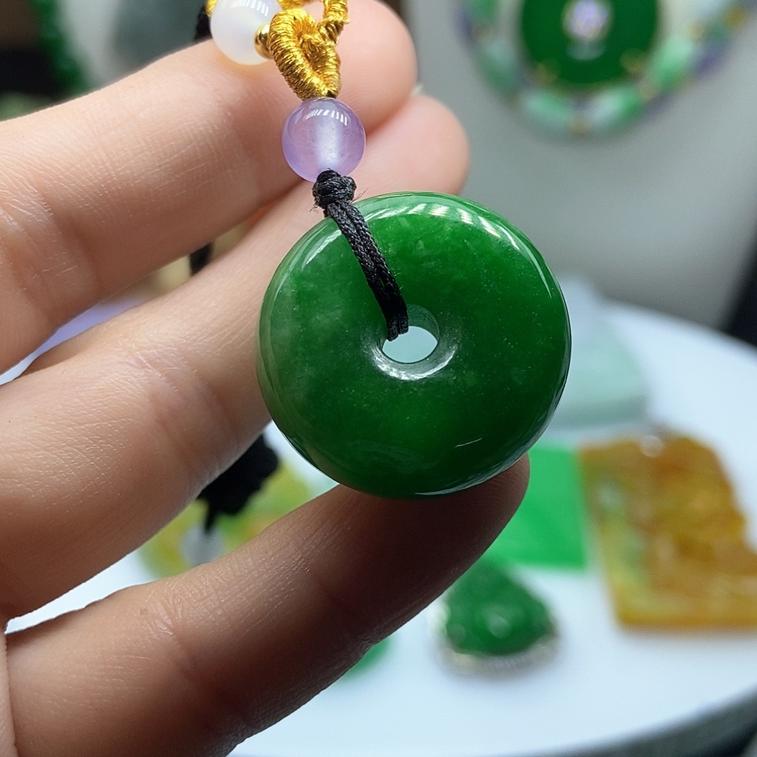 翡翠吊坠(赠链)未镶嵌