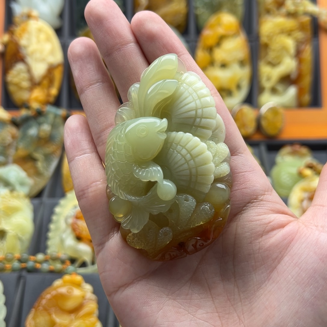 蛇纹石玉颈饰未镶嵌