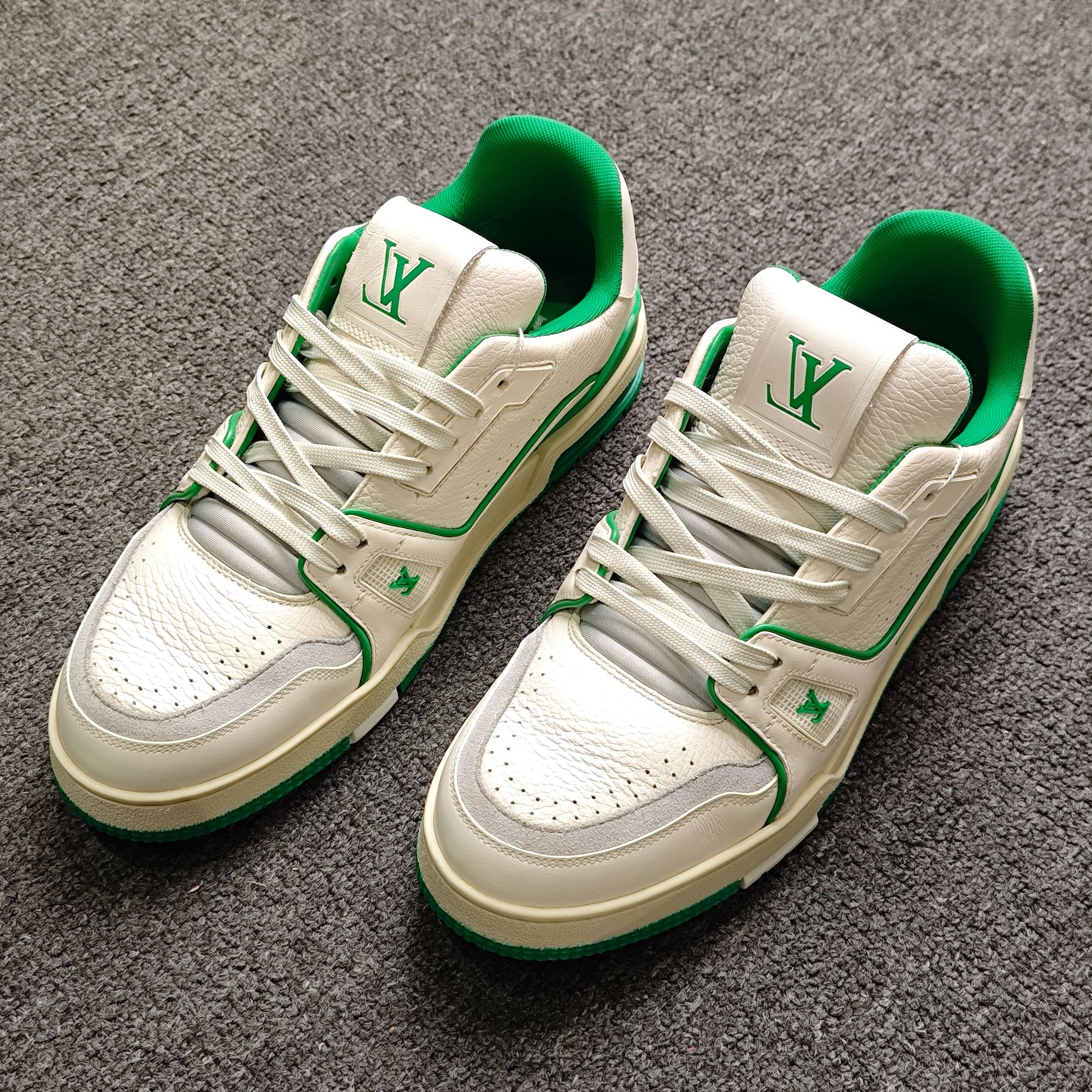 99新 LouisVuitton/路易威登 经典白绿水泥trainer男士休闲板鞋