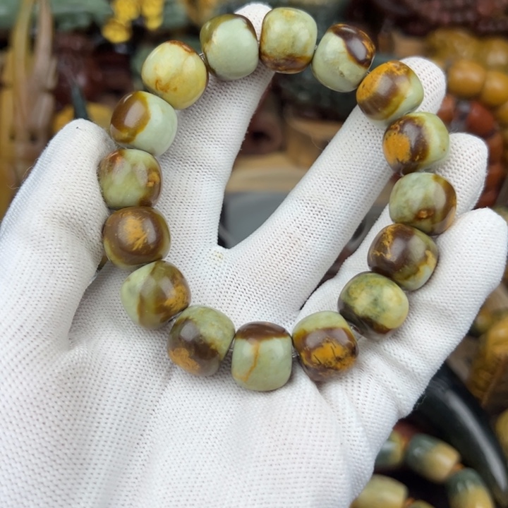 岫岩河磨玉（透闪石质玉）手串未镶嵌花*花