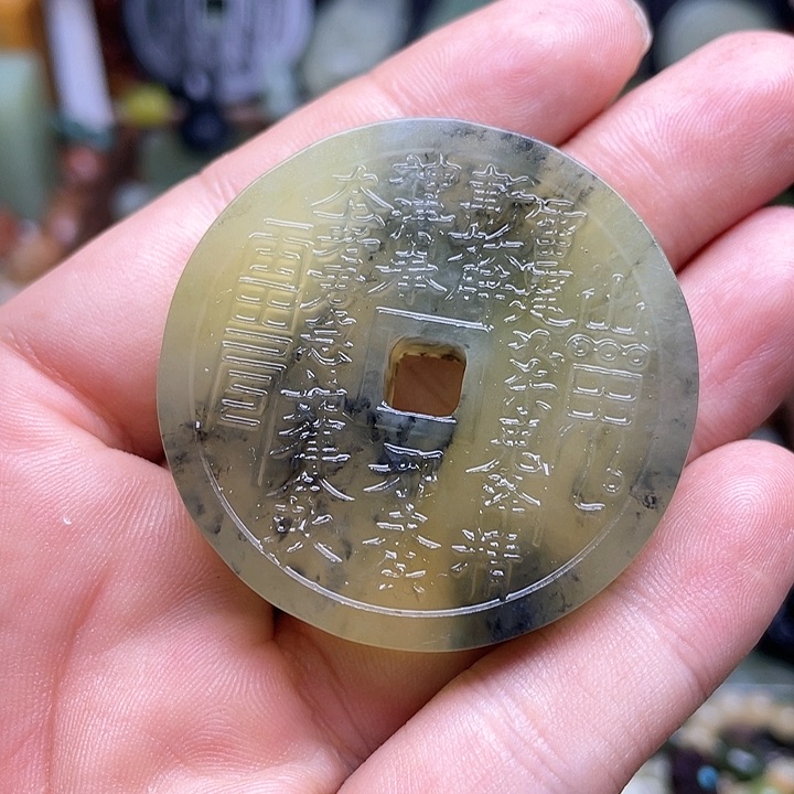 蛇纹石玉挂件未镶嵌