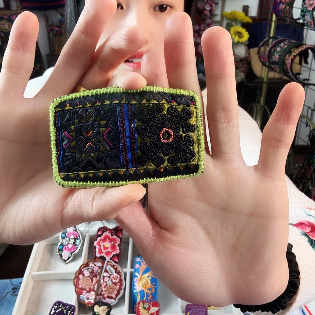 云***衣织绣手工刺绣工艺