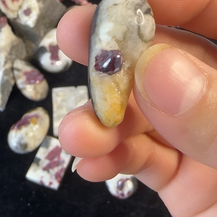 天然辰砂贵州万山天然大晶体朱砂吊坠正品