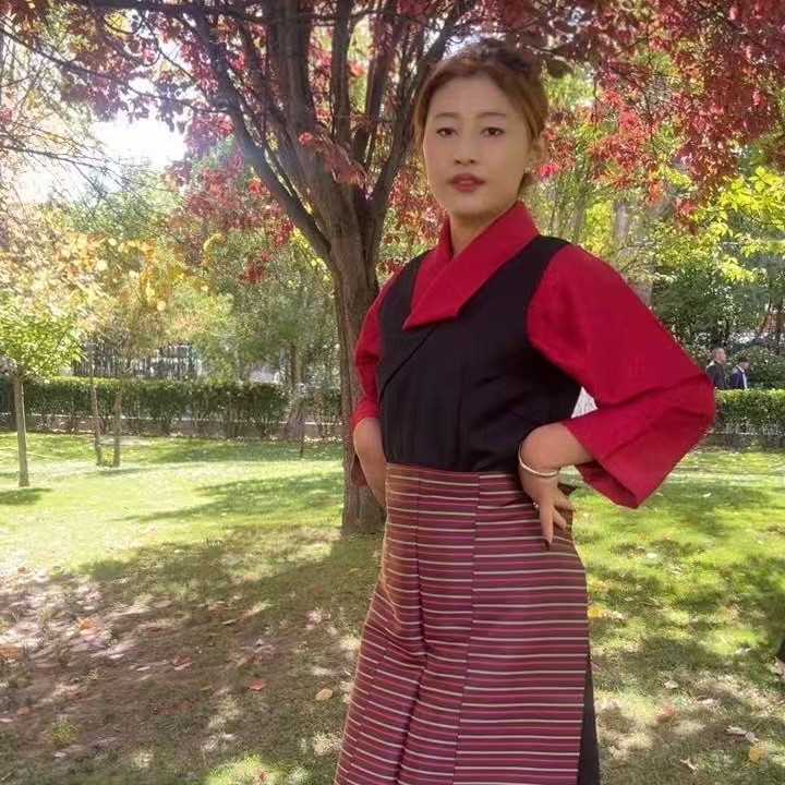 拉萨新款藏装四件套